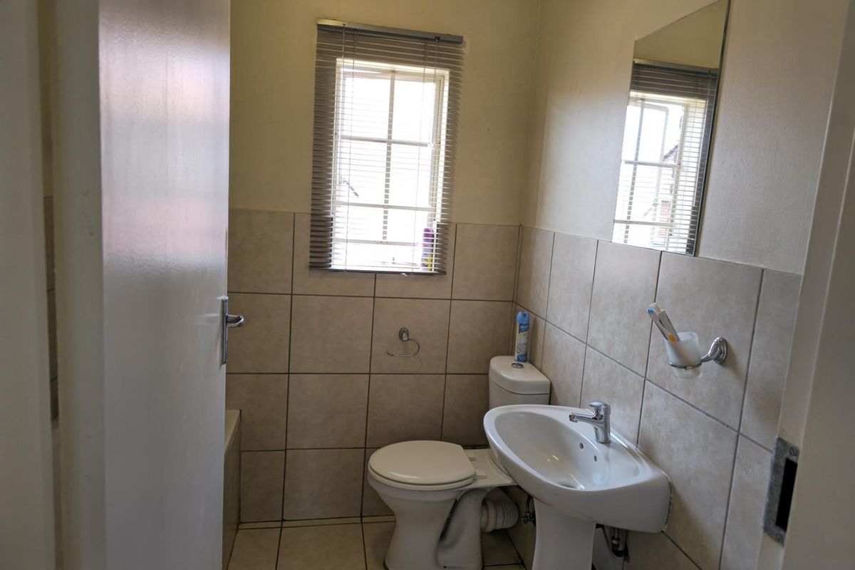 Charming 3-Bedroom Townhouse in The Orchards - Photo 5