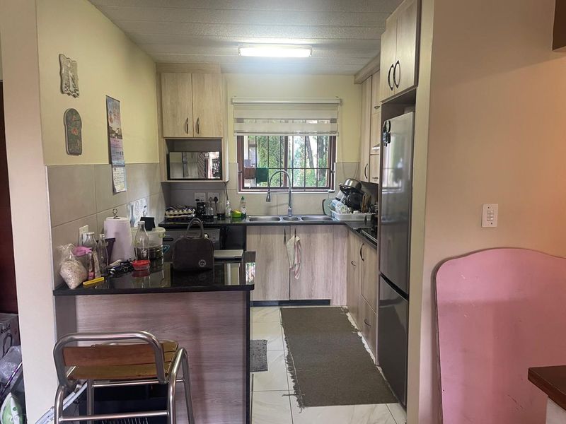 Upgraded 2-Bed, 2-Bath Ground-Floor Unit | Secure Complex | Robindale, Randburg - Photo 6