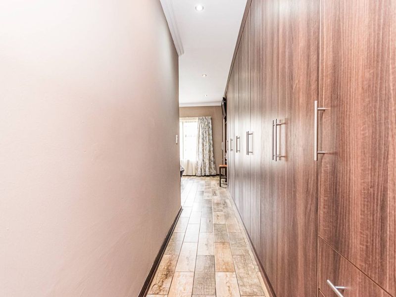 Stunning Family Home In kenmare - Photo 4