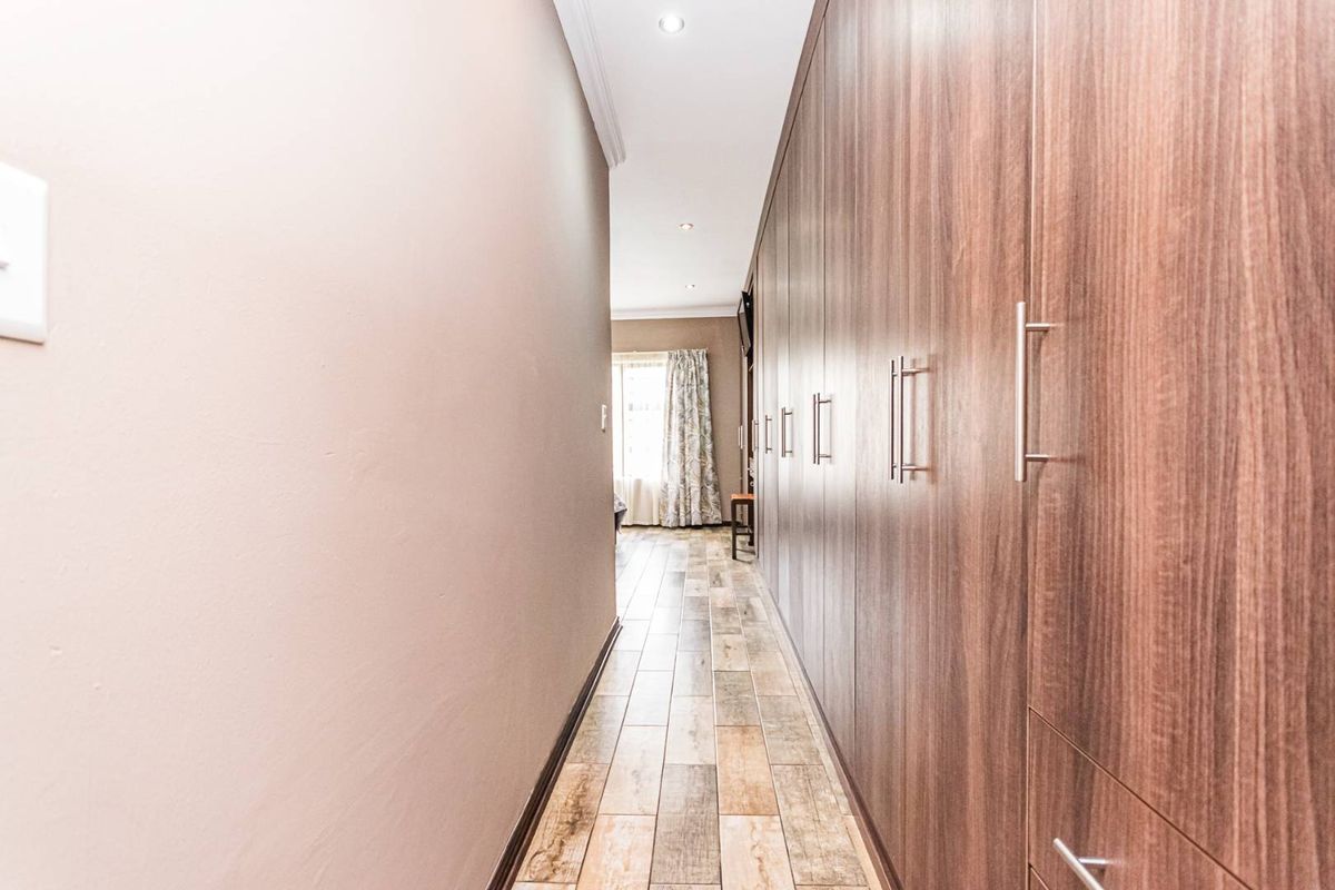 Stunning Family Home In kenmare - Photo 4
