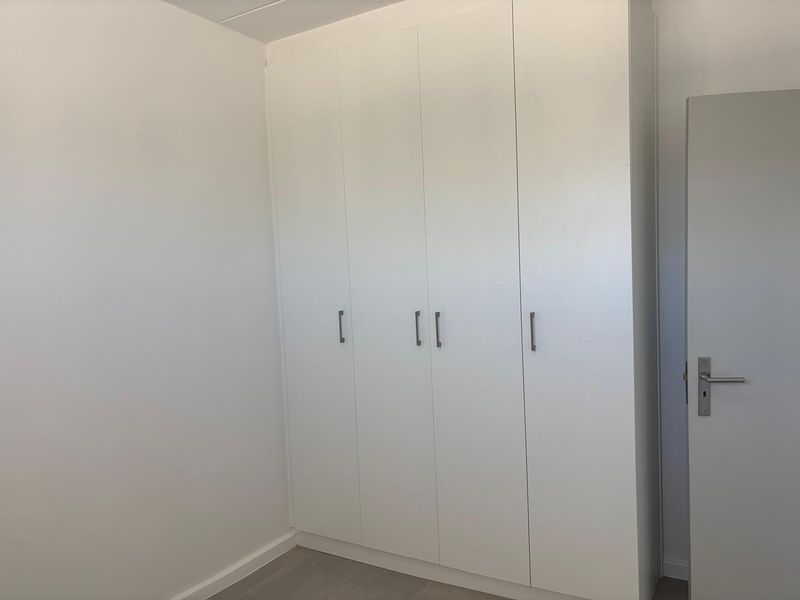 Elegant 2-Bedroom Apartment for Sale in Rivergate - Photo 8
