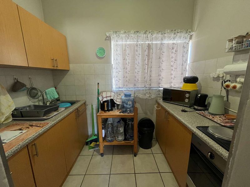 One-Bedroom Flat for Sale in Keidebees - Photo 4