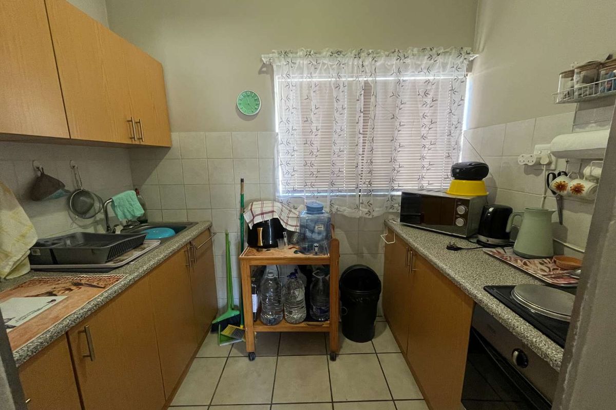 One-Bedroom Flat for Sale in Keidebees - Photo 4