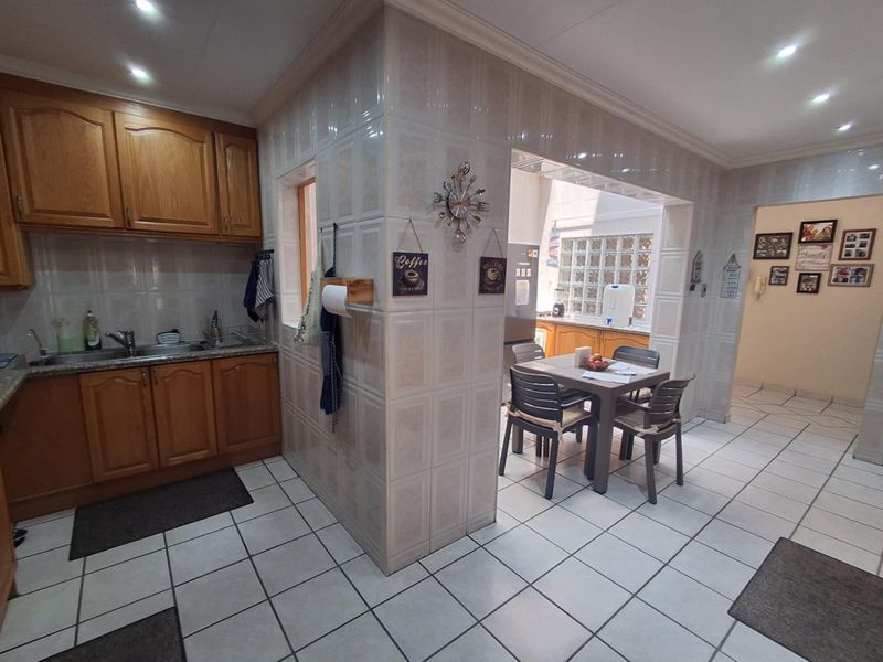 PET FRIENDLY FAMILY TOWNHOUSE - NEW REDRUTH - Photo 4