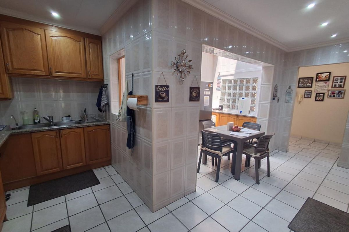 PET FRIENDLY FAMILY TOWNHOUSE - NEW REDRUTH - Photo 4