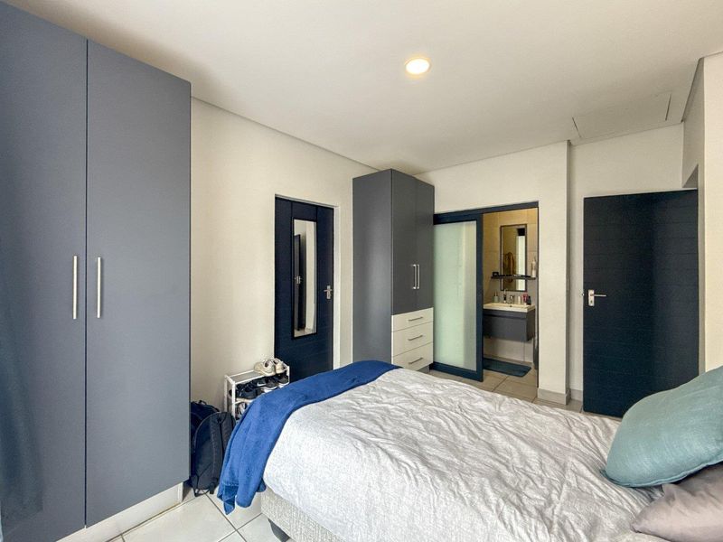 Modern City Gem | Perfect Starter, Stylish Living, Prime Location - Photo 7