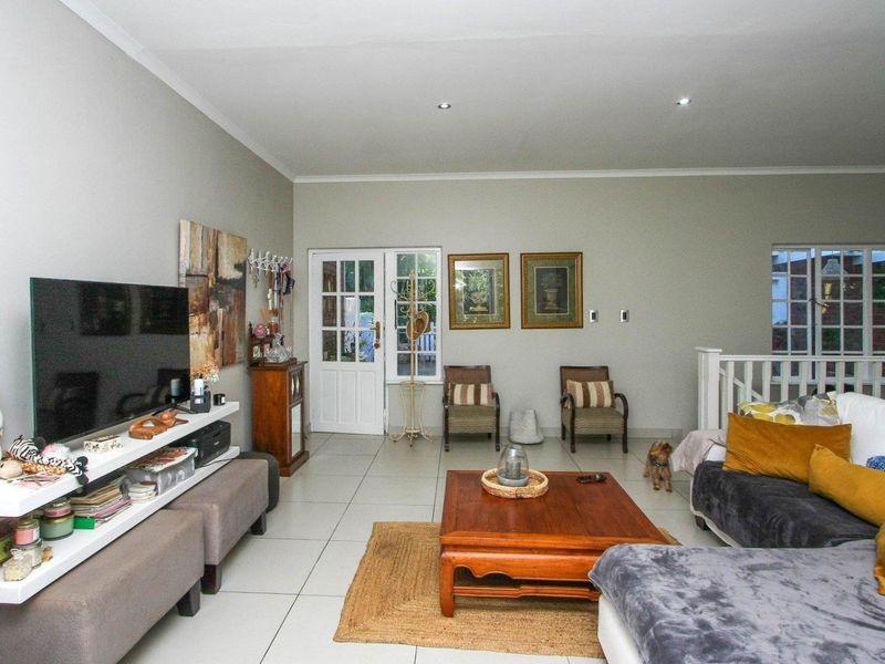 Welcome to this beautiful, well-appointed home offering comfort, style, and easy living. - Photo 4