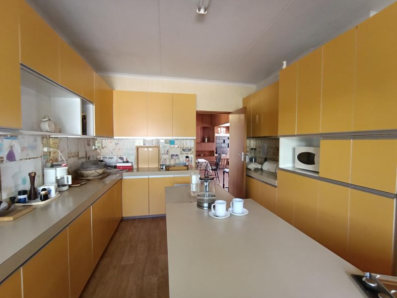 Exquisite House for sale in Klein Windhoek - Photo 10