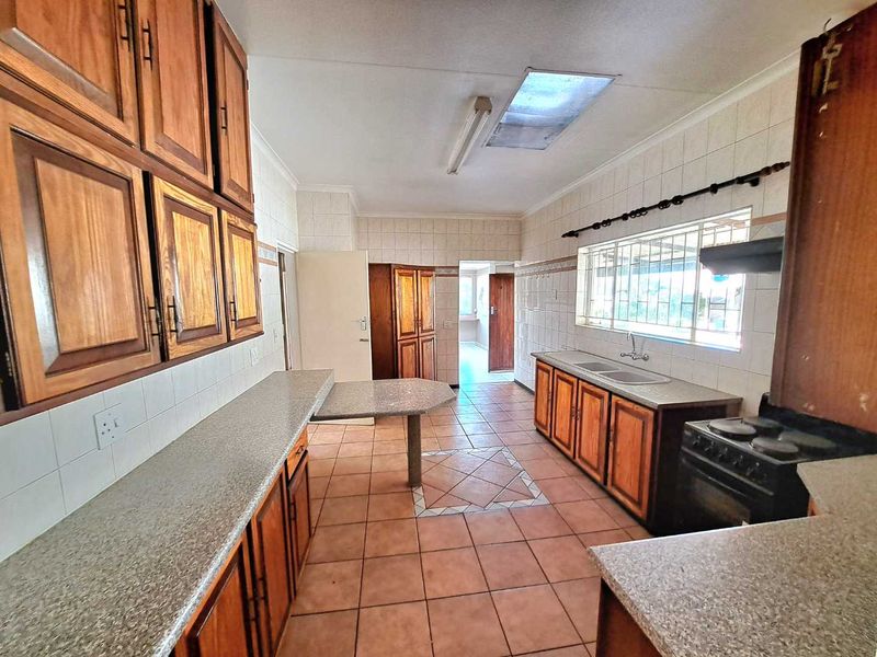 3 Bedroom Family Home with Flatlet for Sale in Witfield - Photo 7