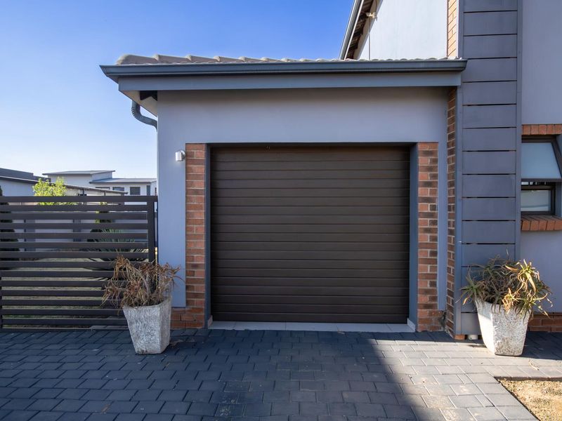 Perfect 3BR Family Haven with Braai Room, Large Garden, and Elite Security in Zambezi Manor - Photo 4