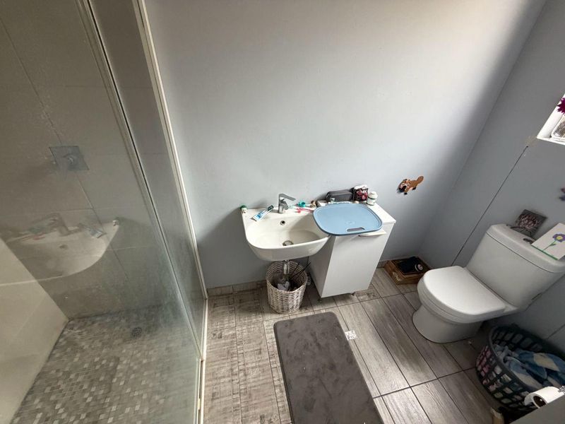 Stunning 4- bedroom Family Home For Sale - Photo 5