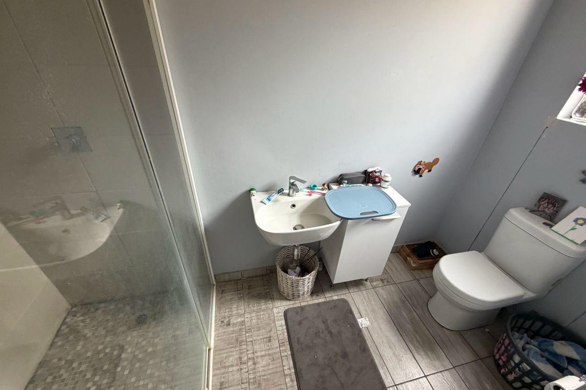 Stunning 4- bedroom Family Home For Sale - Photo 5