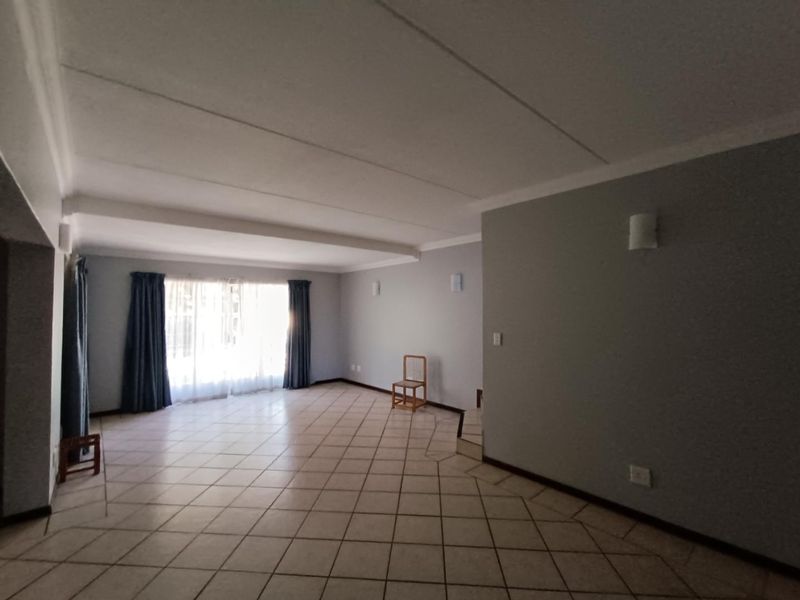 ELDO GLEN ESTATE - FREE-STANDING DOUBLE STOREY TOWNHOUSE - Photo 9