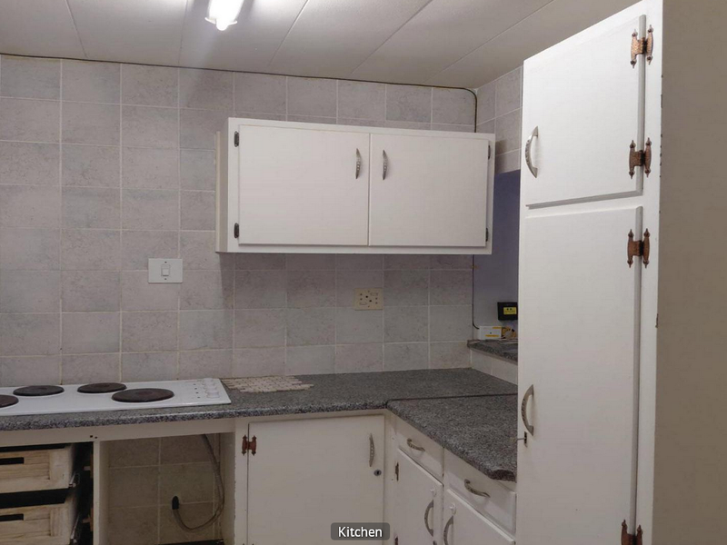 Perfect Starter Home: 2-Bedroom Townhouse in Westdene - Photo 3