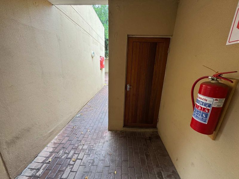 Two Bedroom Townhouse For Sale - Photo 9