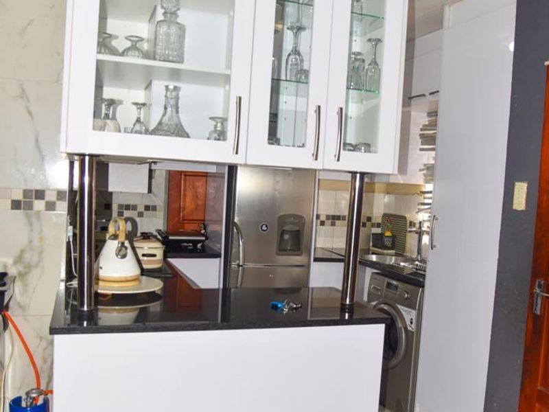 Clayville - R 960 000 Lovely Home ! - Photo 6