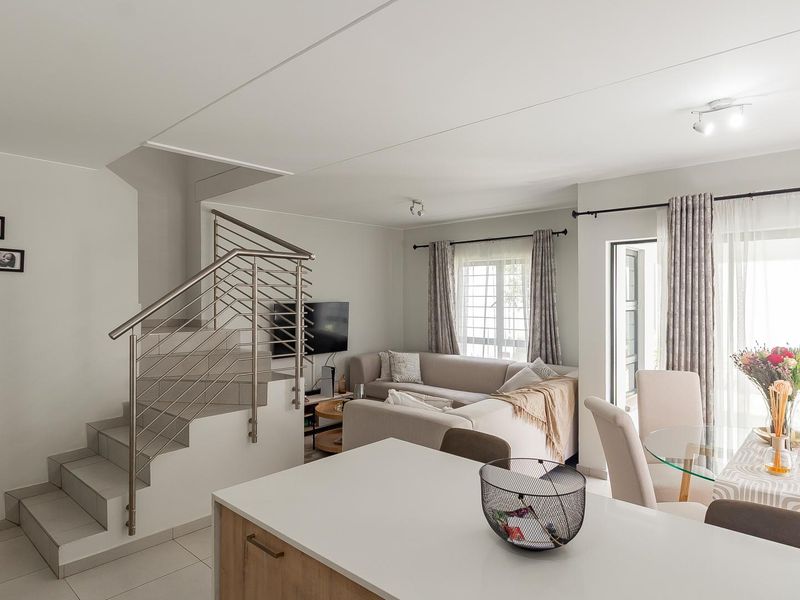 Modern 3 bedroom in a Secure and Sought-After Estate available for rent. - Photo 2