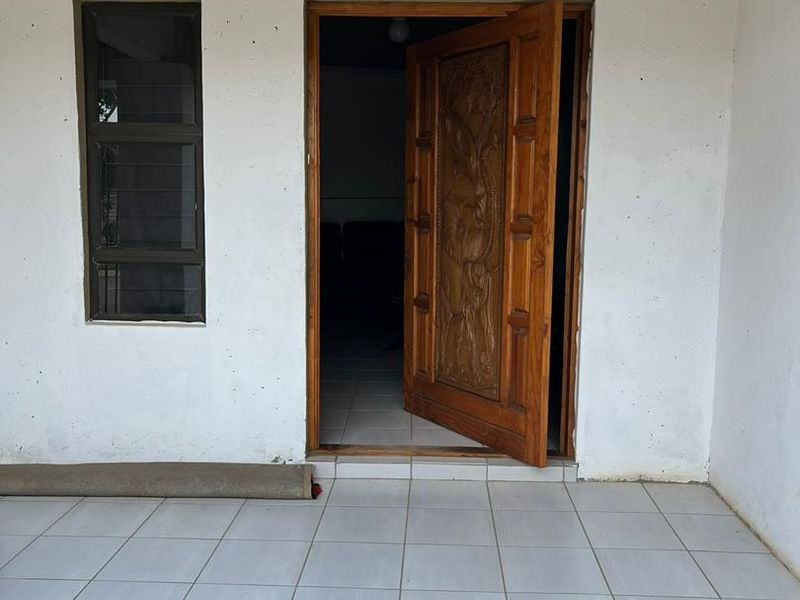 Stunning fully walled property!!!! - Photo 4