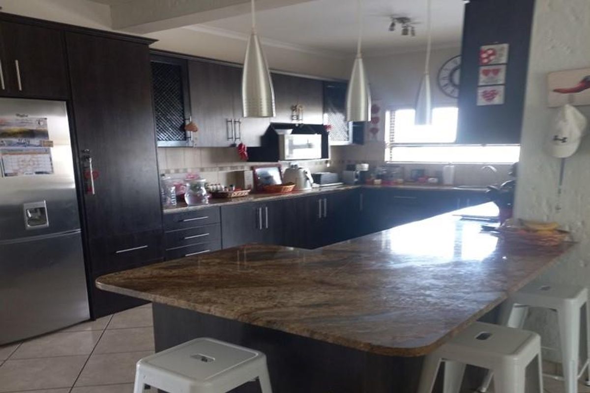 Walvisbay, Fairways Estate |  Stunning Family home for sale - Photo 2