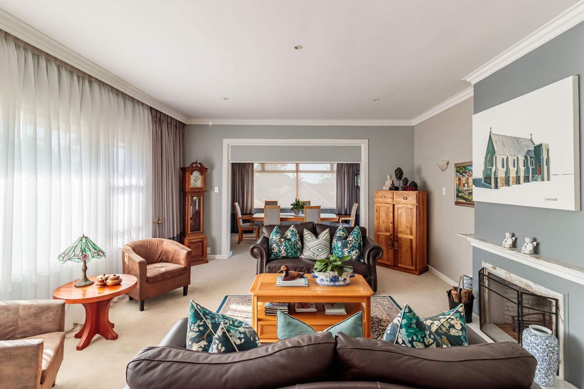 4/5 BED | PARSONS HILL | LARGE FAMILY FAMILY HOME WITH DESIGNER FLAIR - Photo 3