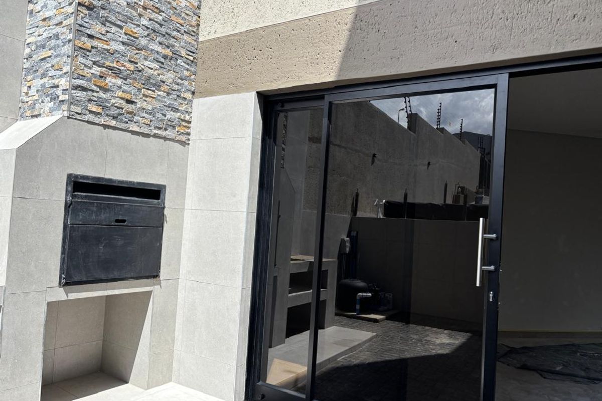 Windhoek Kleine Kuppe: Newly built 5 Bedroom house with Flat is For Sale - Photo 3