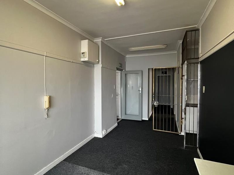 Business space to let in sort after Newton Park - Photo 6