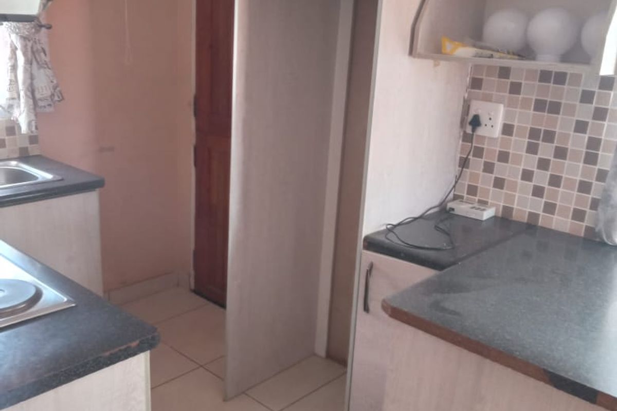 Stunning RDP house to rent in Soshanguve South - Photo 3