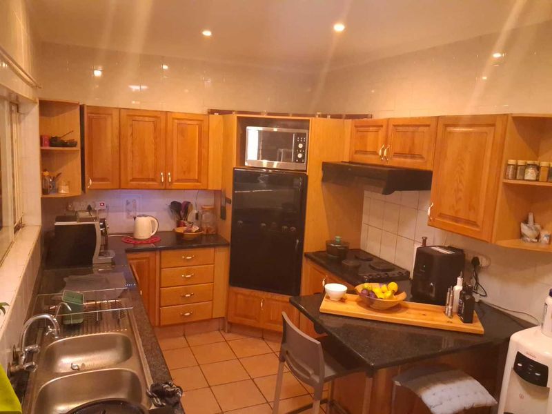 Spacious Family Home with Excellent Entertainment Areas on Silverton Ridge - Photo 7