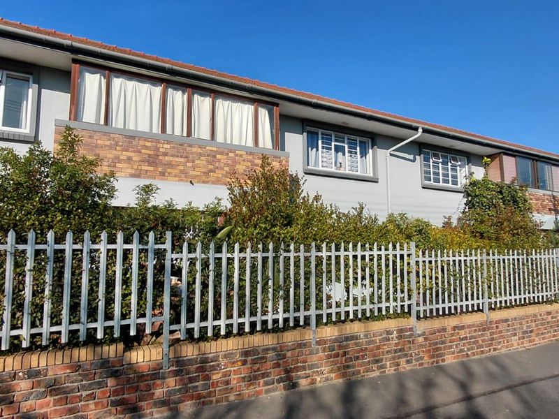 Spacious 3 bedroom Apartment with Garage - Photo 3
