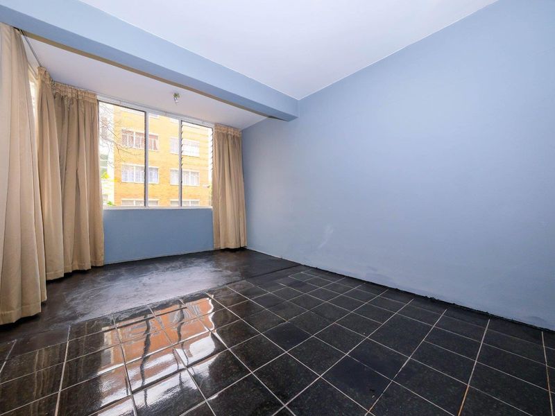 Empty & Urgent! Bachelor/Studio apartment. Available Now! - Photo 6