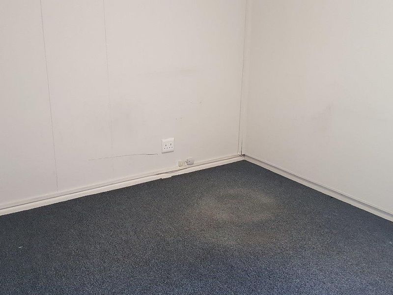 Light and Bright First Floor Office - Photo 9