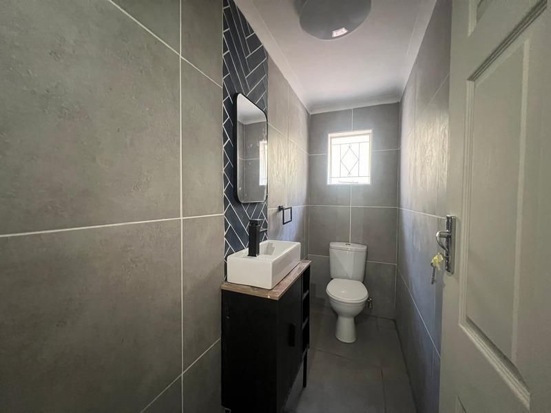 Panoramic Views , Newly Renovated from Scratch Family Home. - Photo 10