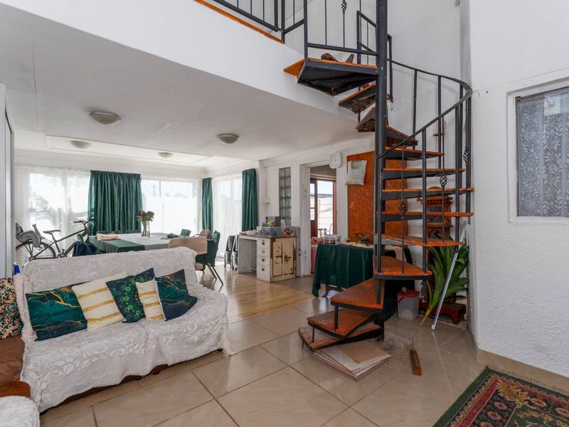 Triple-Storey Home for Sale in Grassy Park - Photo 8