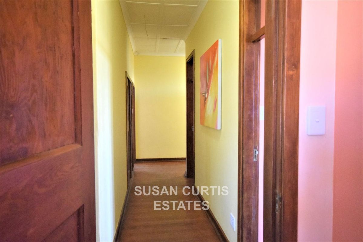 In town House with two flatlets ample parking space - Photo 5