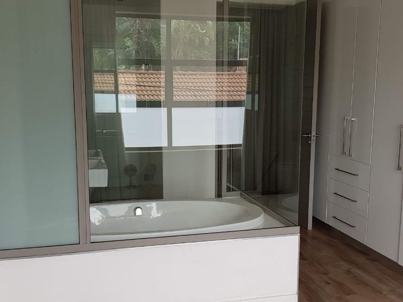 ELEGANT & SPACIOUS - Photo 5