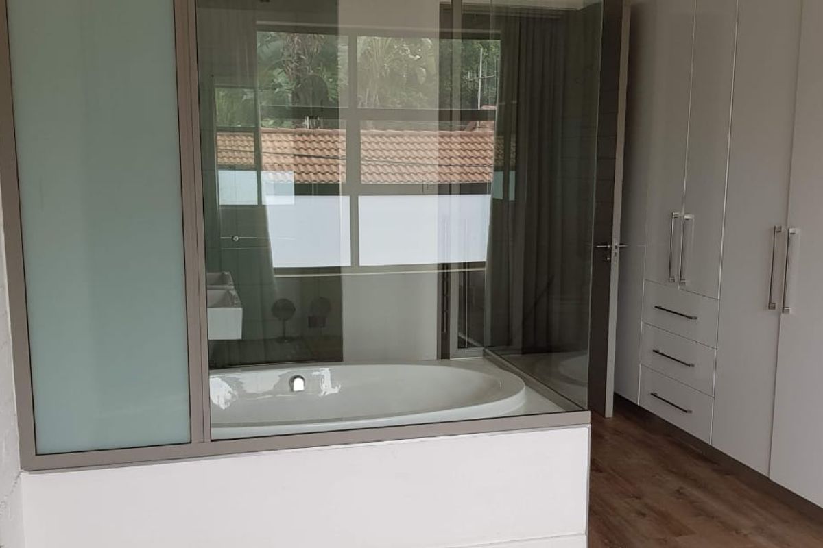 ELEGANT & SPACIOUS - Photo 5