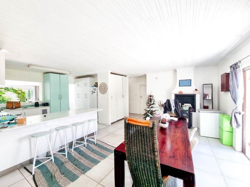 A Coastal Canvas: Where Vision Becomes Lifestyle - Photo 9