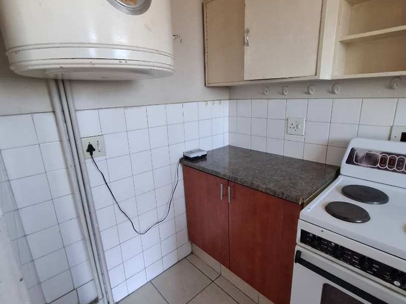 1 Bedroom Apartment - Photo 2