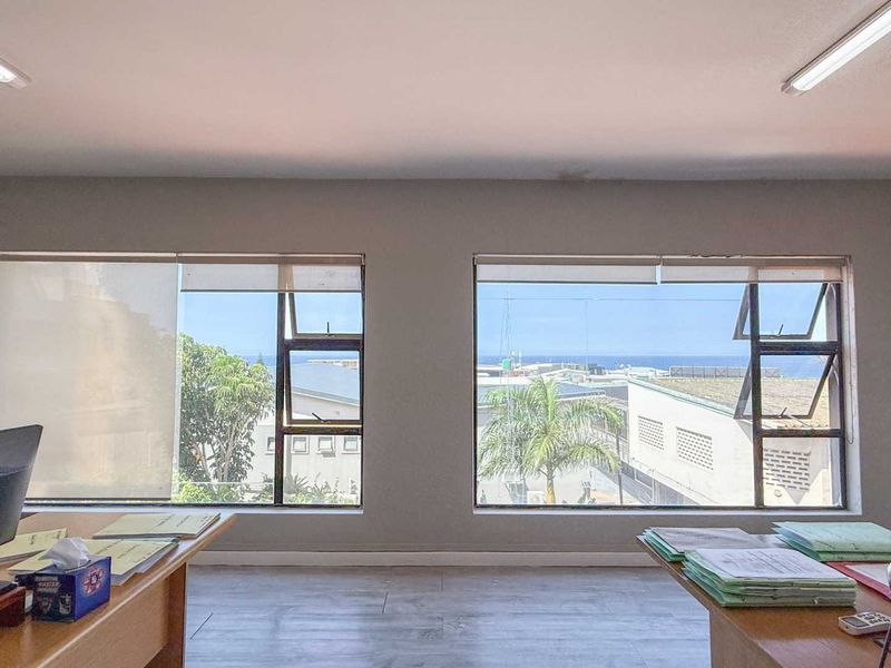 Offices plus Penthouse Apartment - Photo 7