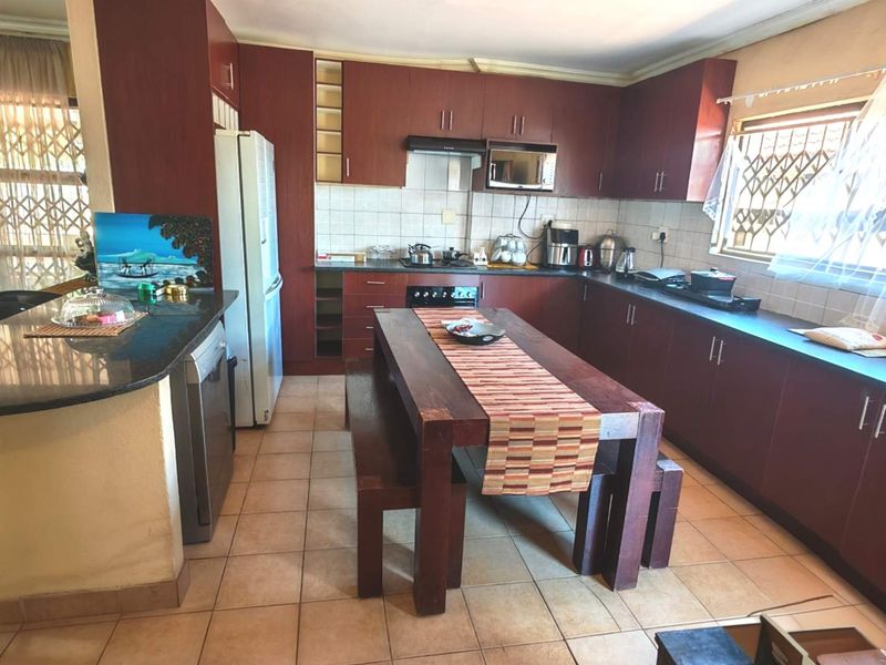 Your dream home awaits! - Photo 2