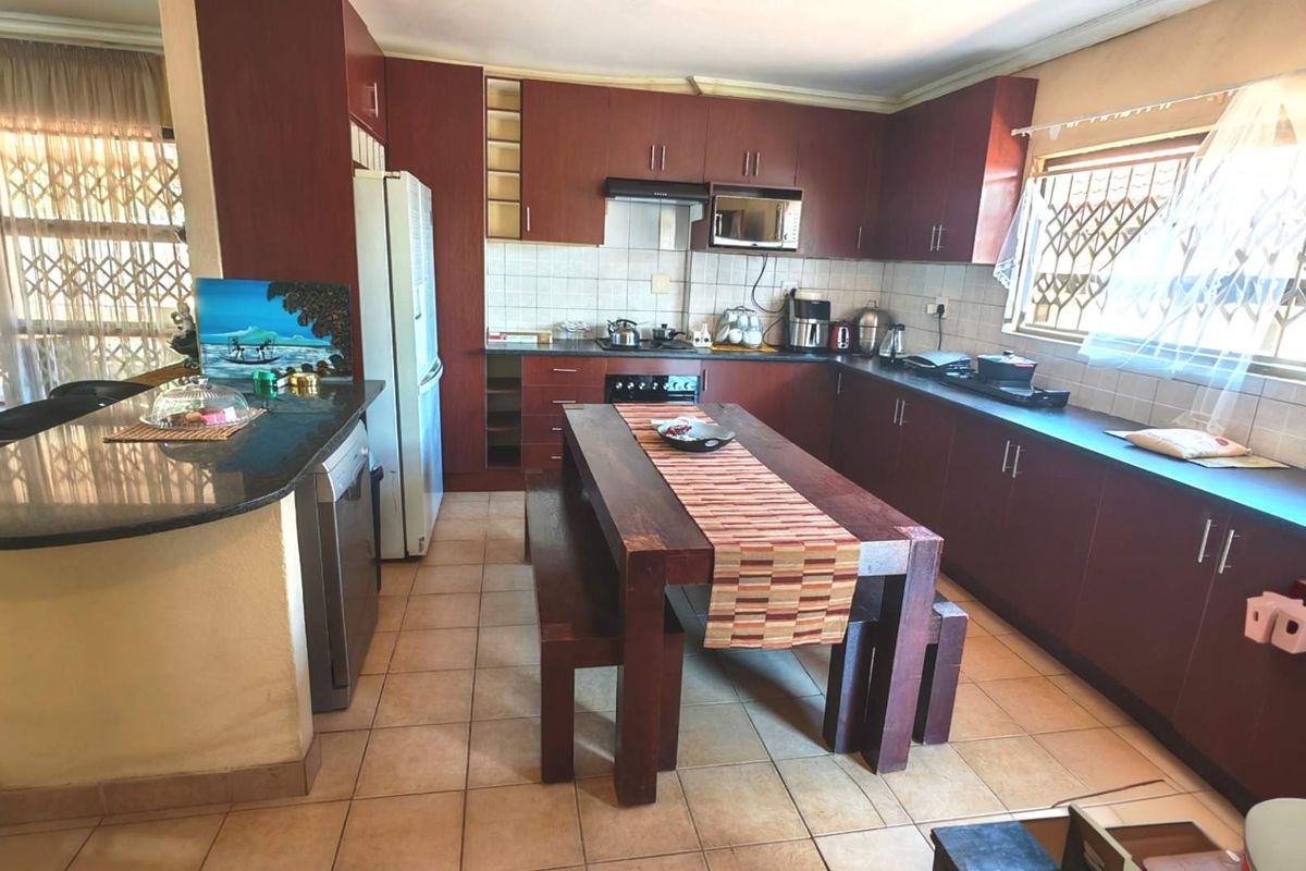 Your dream home awaits! - Photo 2