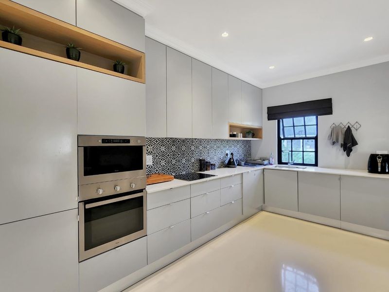 Modern 2 Bedroom Apartment - Photo 7