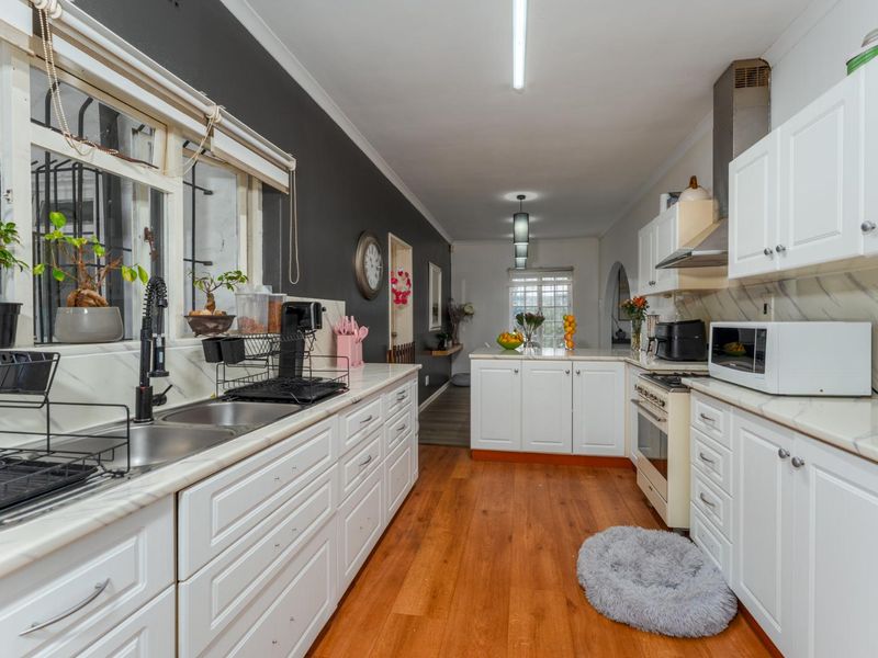 Delightfully spacious and loved family home adorned by lovely secure and established sunny garden plus built-in Braai area - this is a must see! - Photo 6