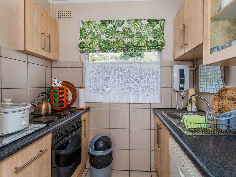 Apartment in Simons Town - Photo 5