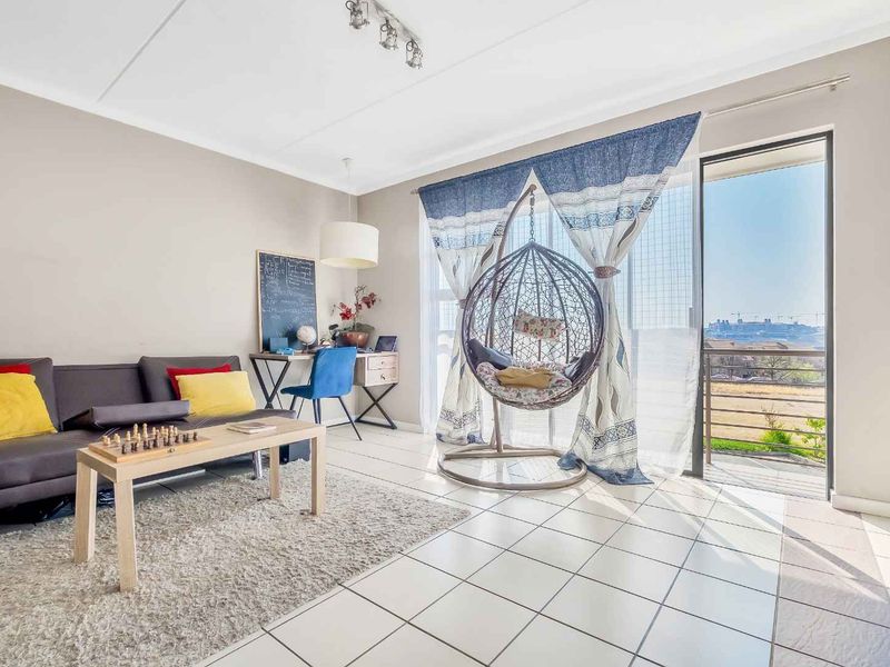 UPMARKET STUDIO APARTMENT - Photo 3