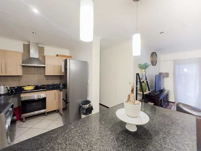 2 Bedroom Simplex with a Private Garden - Photo 8