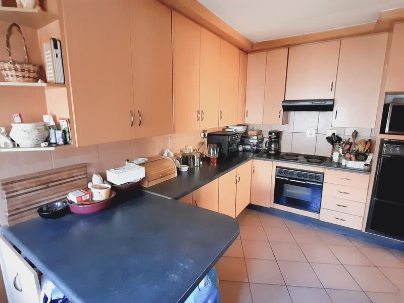 Discover Potential in Ifafi: Solid Home with Rental Opportunity - Photo 8