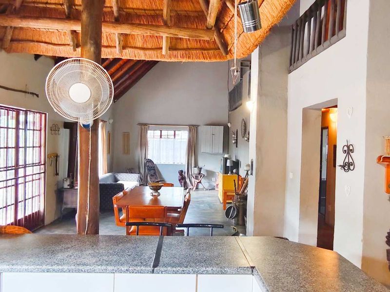 4 Bedroom Property Adjacent to Green Belt - Photo 9