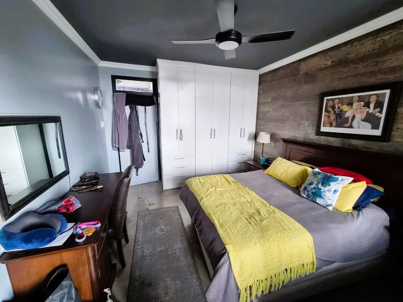 Bright, Modern & Perfectly Positioned - Photo 4