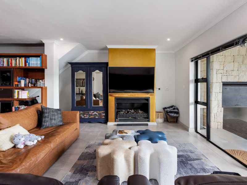 Lakefront Three-Bedroom Lodge with Mountain Views in Pearl Valley Golf & Country Estate - Photo 3